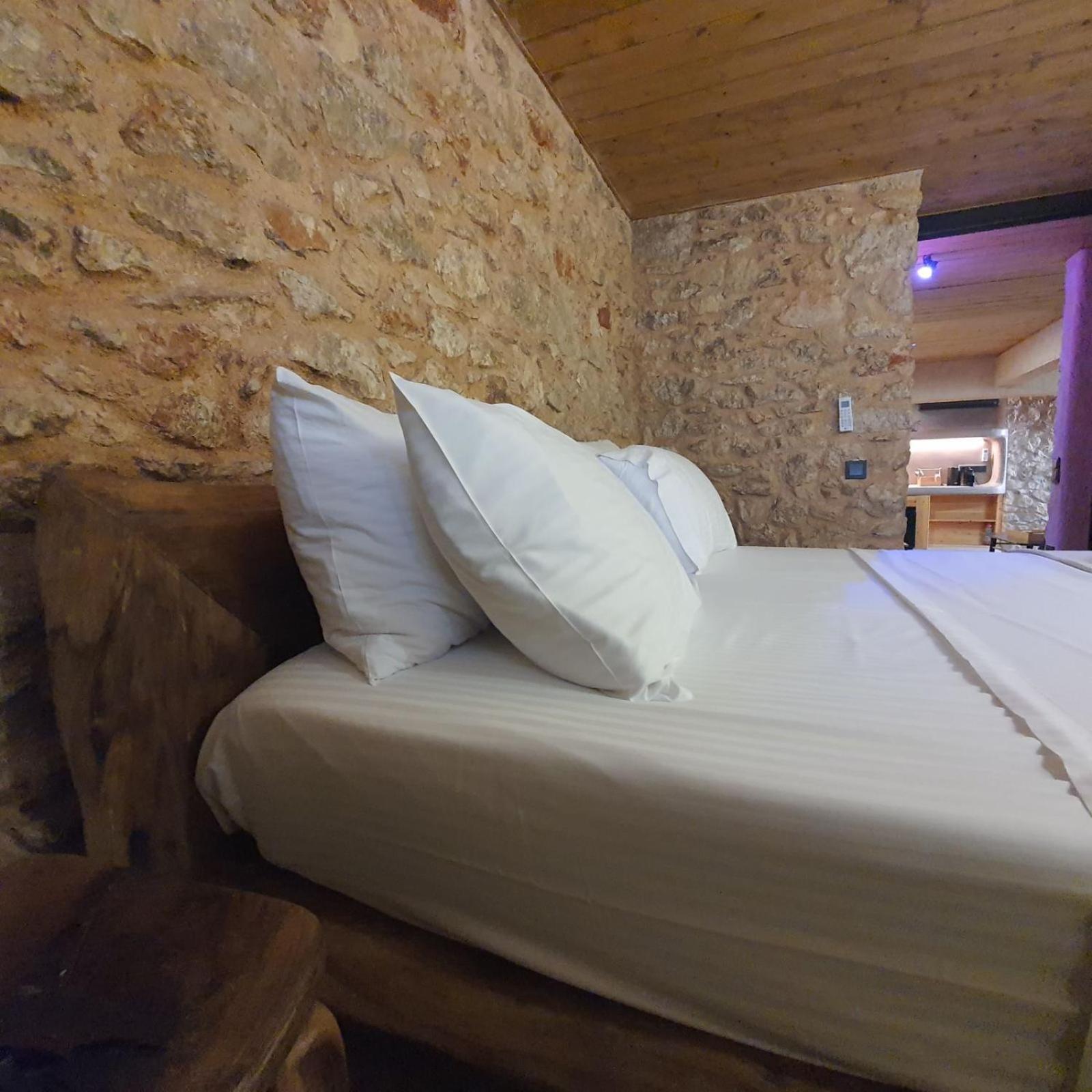 Sea View Garden Suites Pireo Esterno foto