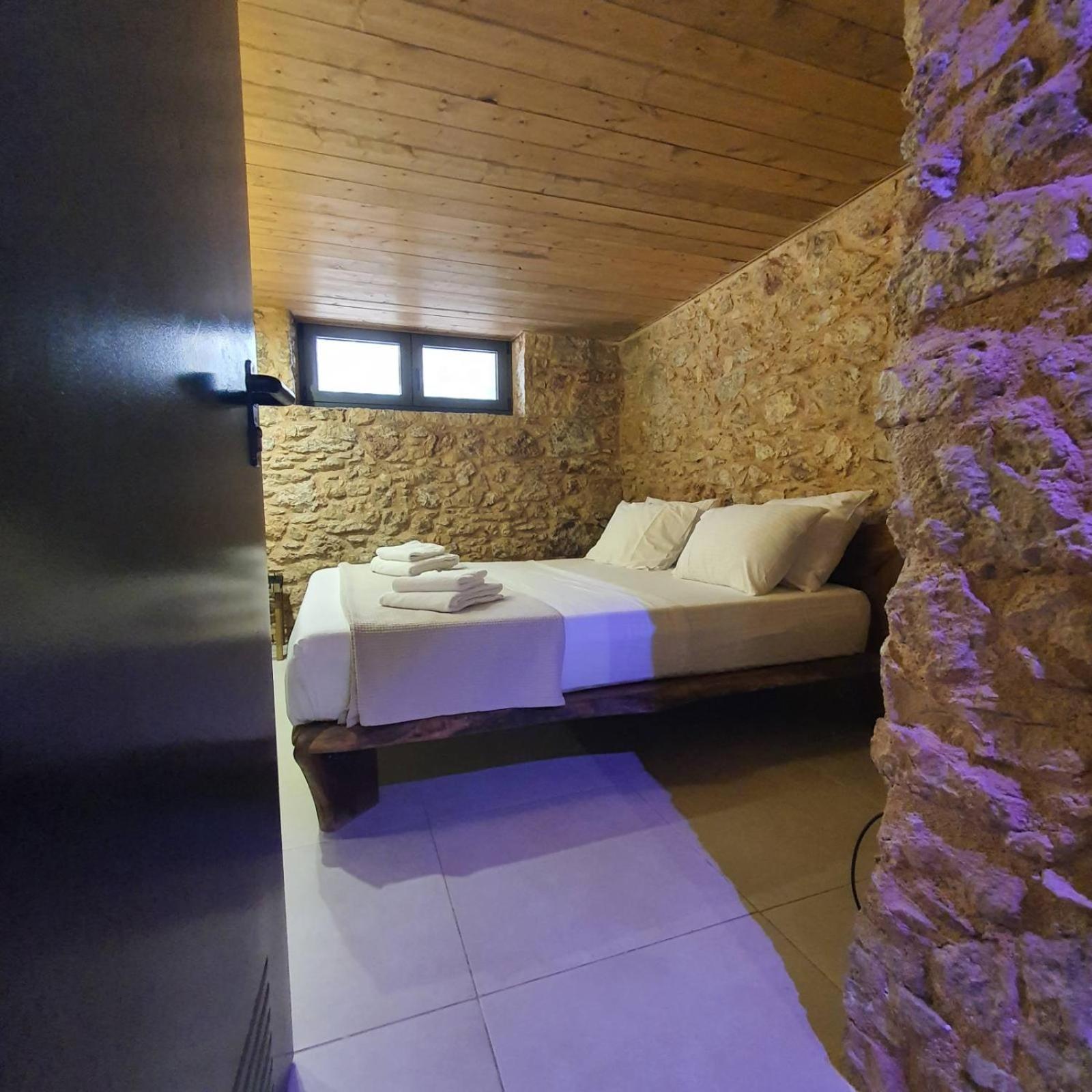 Sea View Garden Suites Pireo Esterno foto