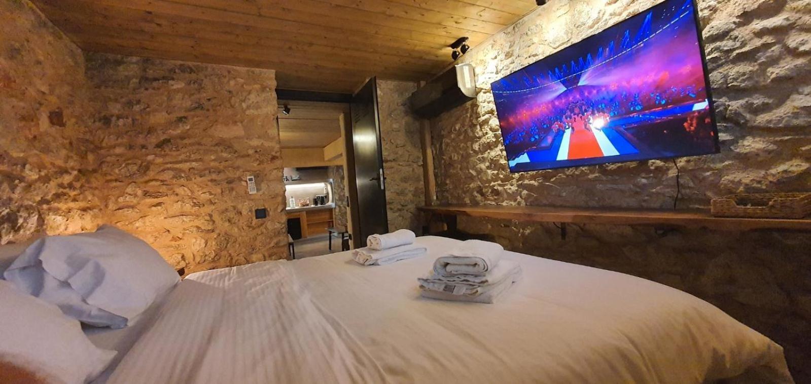 Sea View Garden Suites Pireo Esterno foto