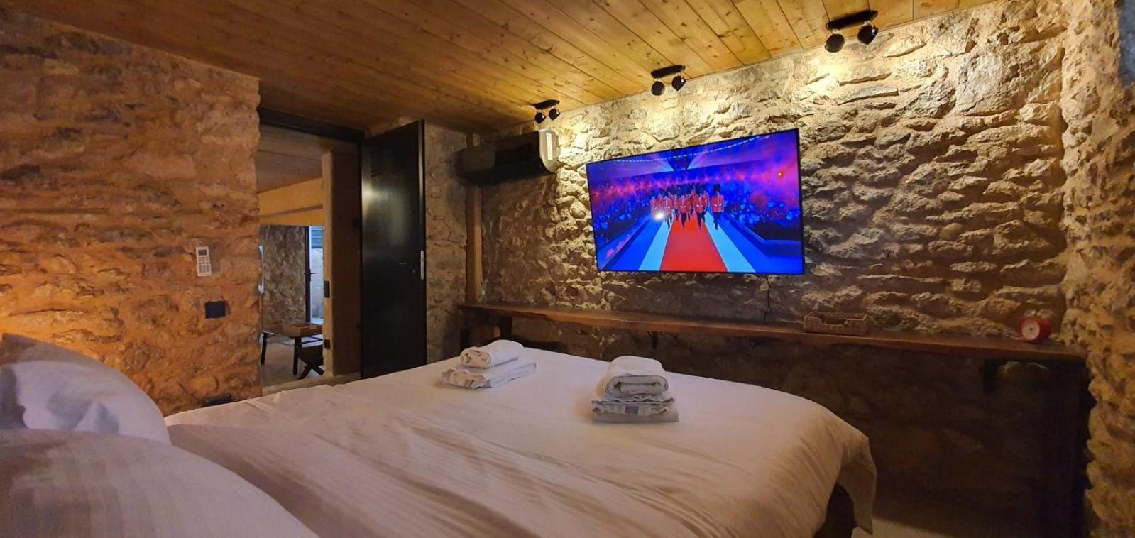 Sea View Garden Suites Pireo Esterno foto