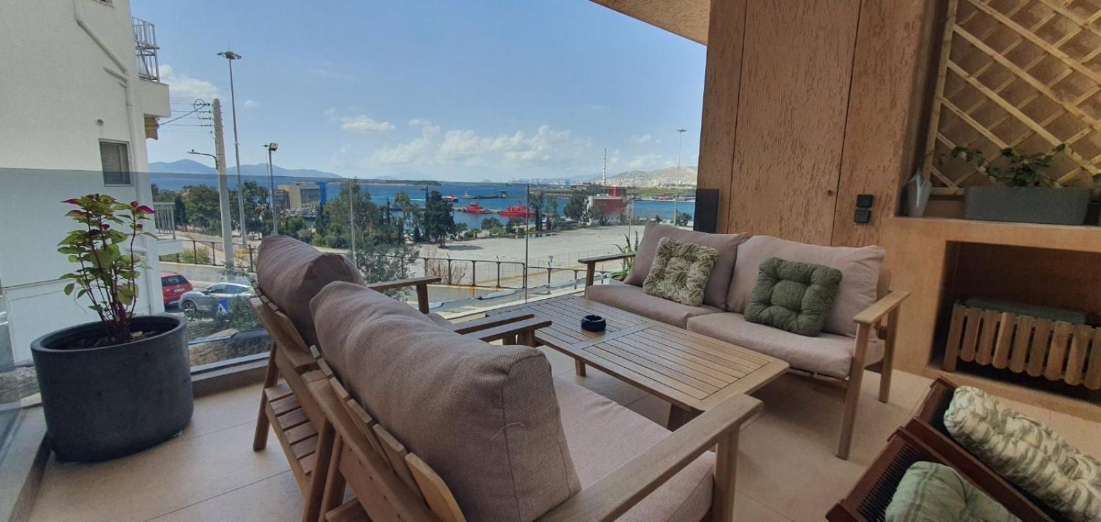 Sea View Garden Suites Pireo Esterno foto