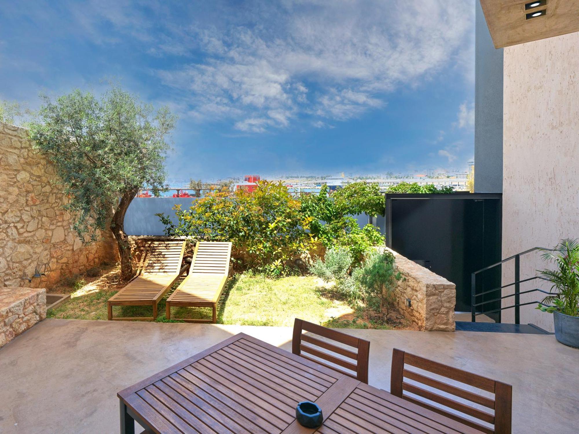 Sea View Garden Suites Pireo Esterno foto