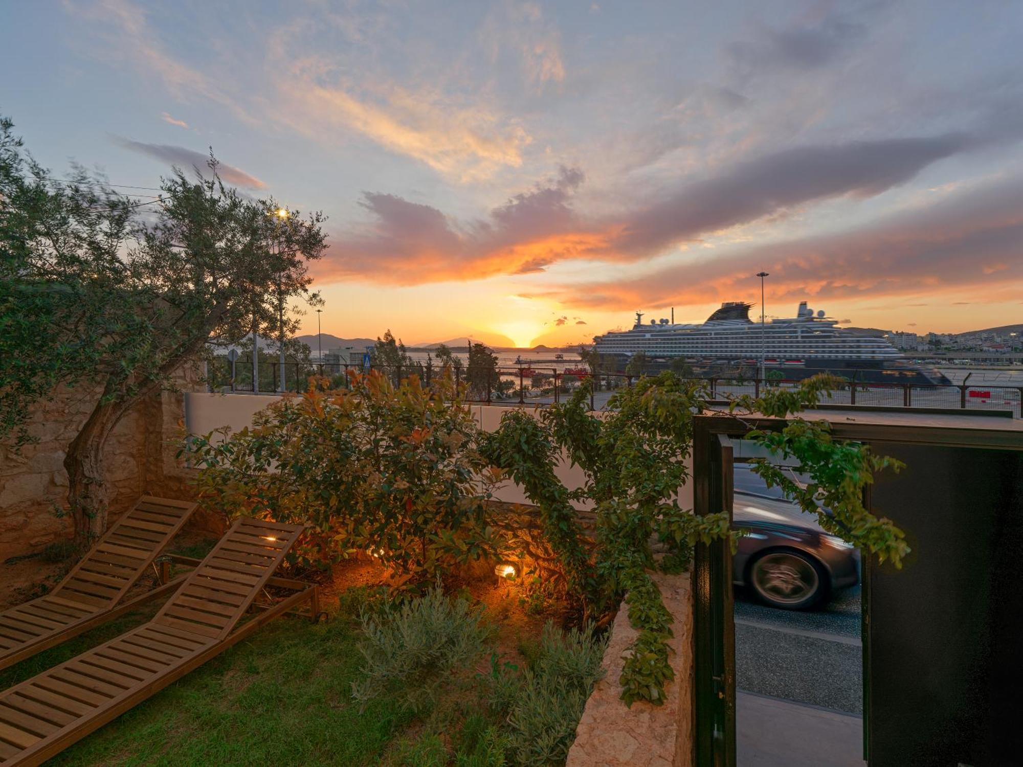 Sea View Garden Suites Pireo Esterno foto
